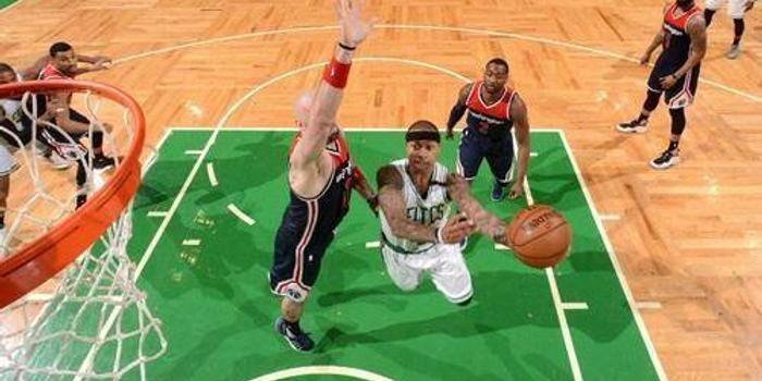NBA季后赛激战正酣，青年军逆袭掀翻卫冕冠军